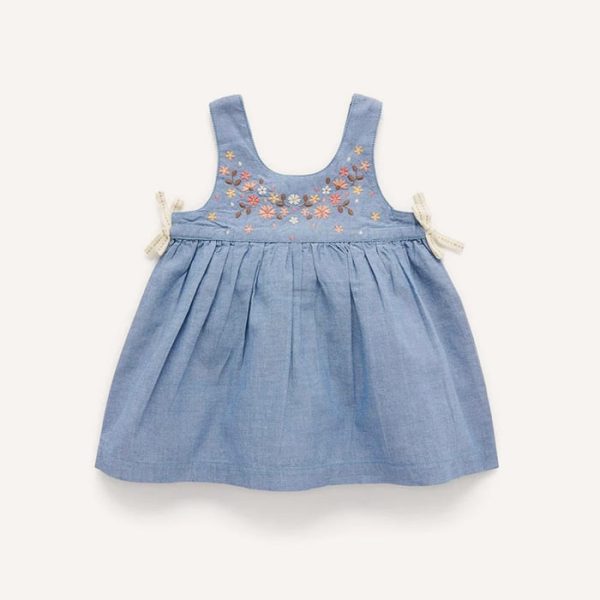 Robe brodée de frangipanier